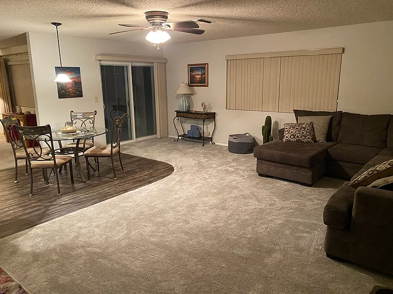 S Reseda — Photo 11