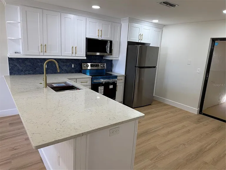 352 Cocoa Ct — Photo 6