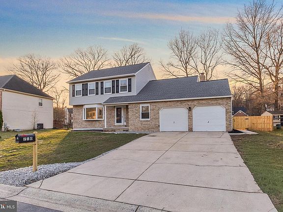 3rd image of 210 W Silver Fox Rd