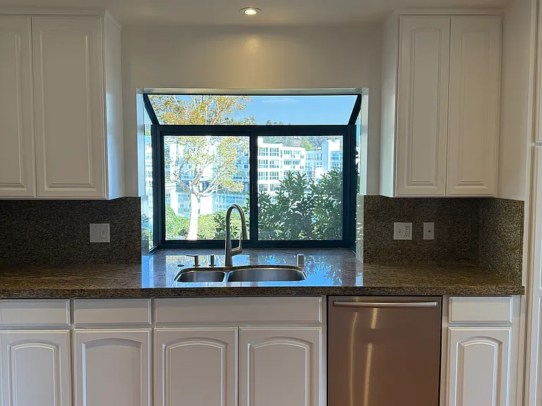 6052 Shelter Bay Ave — Photo 5