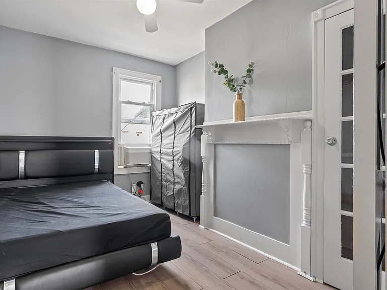 154 Van Horne St — Photo 3