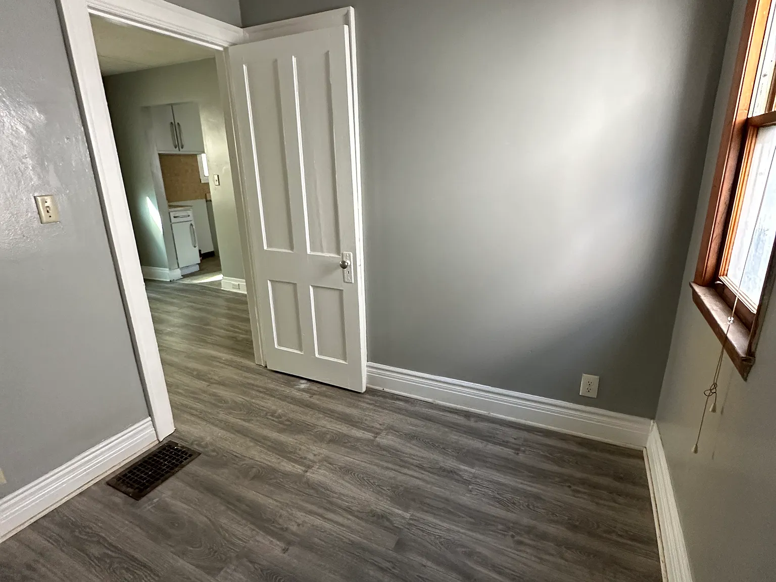 2 bed, 1000 sqft, $1,100 — Photo 3