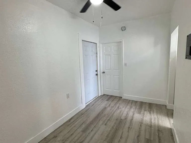 676 SW 2nd St #1 — Photo 8