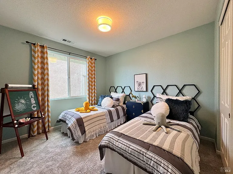 874 Erin Way — Photo 13