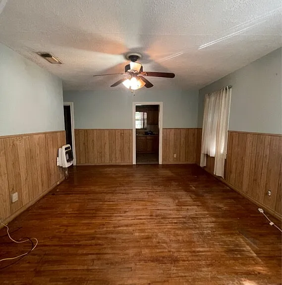 909 Johnson Ave — Photo 2