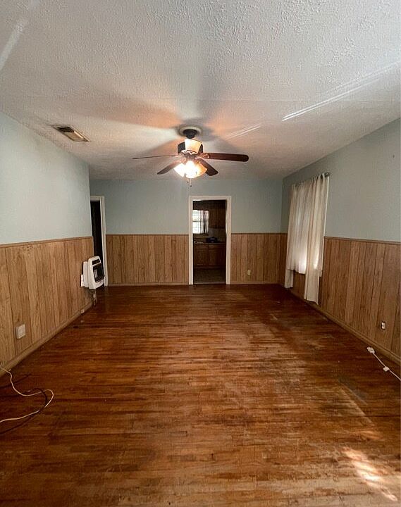 2nd image of 909 Johnson Ave