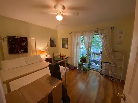 Rented by Premier Metro Realty Corp | media 51