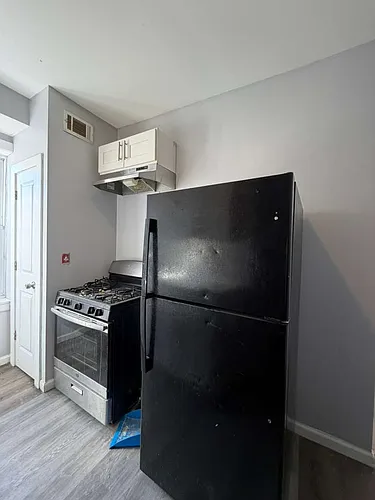 122 Wade St Photo 1
