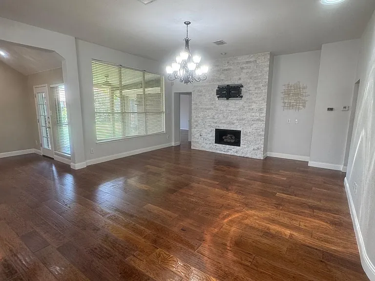 4727 Sunflower Dr — Photo 3