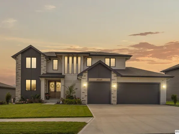 20545 Hartman Ave, Elkhorn, NE 68022
