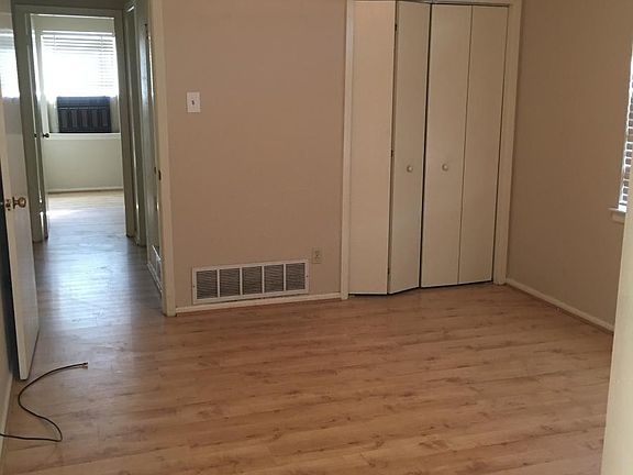 4th image of 1109 Ashland Dr