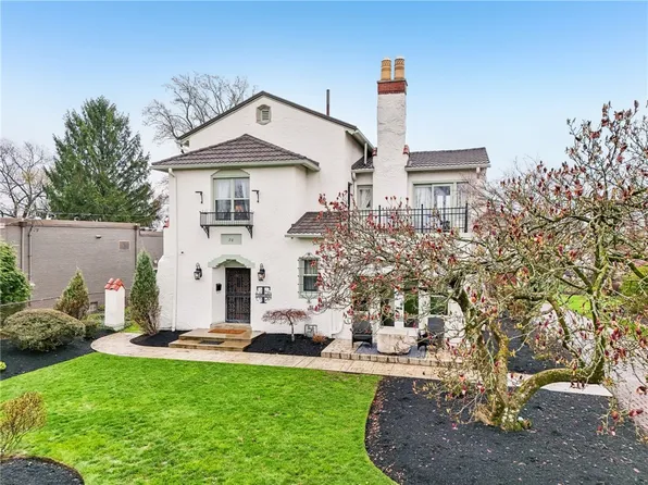 20 Club Dr E, Pittsburgh, PA 15236