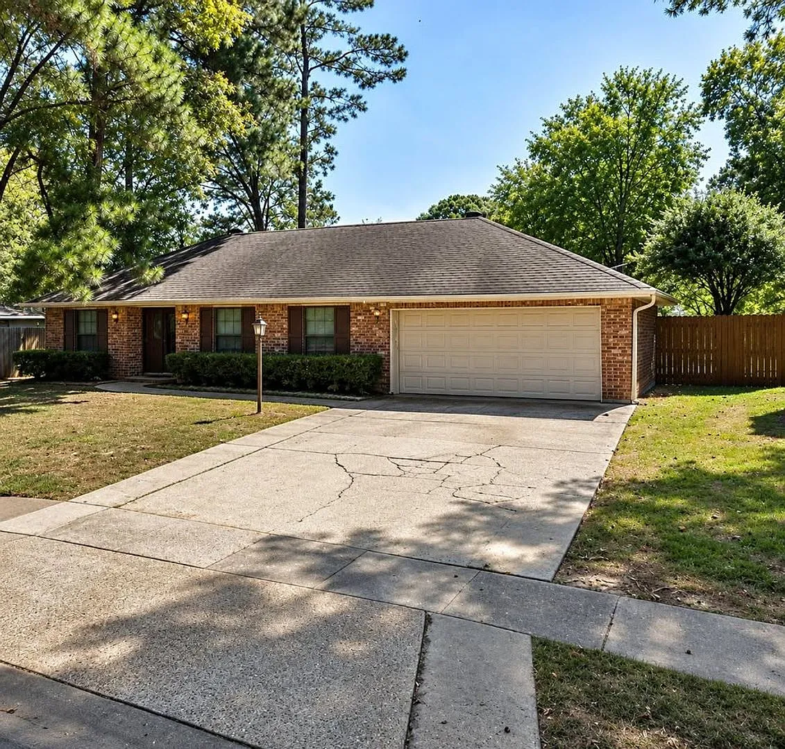 2907 Salem Dr — Photo 1