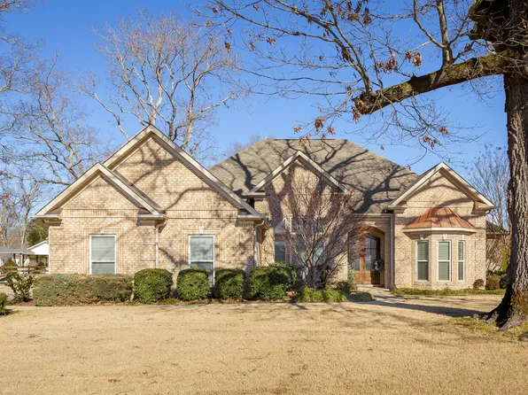 339 Oakbrook Dr, Florence, AL 35630