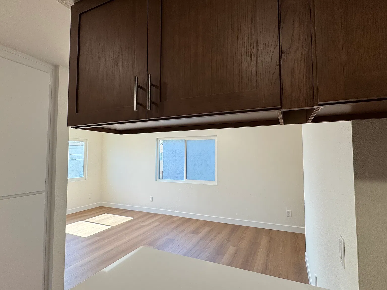 3 bed, 950 sqft, $3,245 — Photo 4