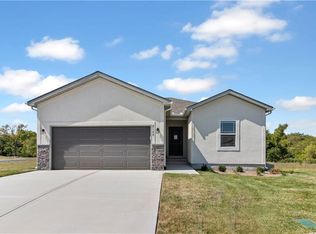 2100 Creek View Ln, Raymore, MO 64083