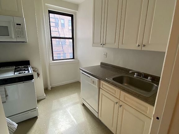 2nd image of 309 Hayward Ave #3T