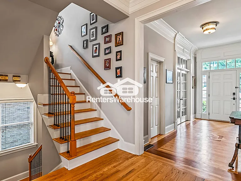 1952 Lois Pointe SE — Photo 4
