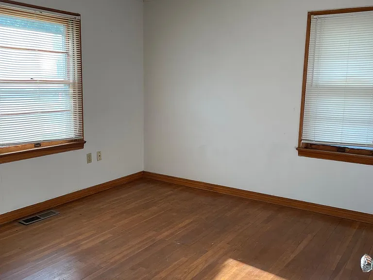 504 S Frances Ave — Photo 4