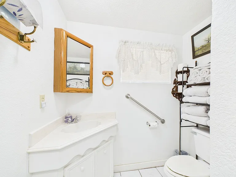 206 N Edison St — Photo 26