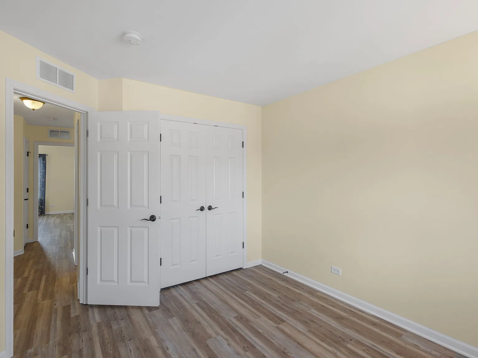 3 bed, 2.5 bath, 1872 sqft, $2,500 — Photo 2
