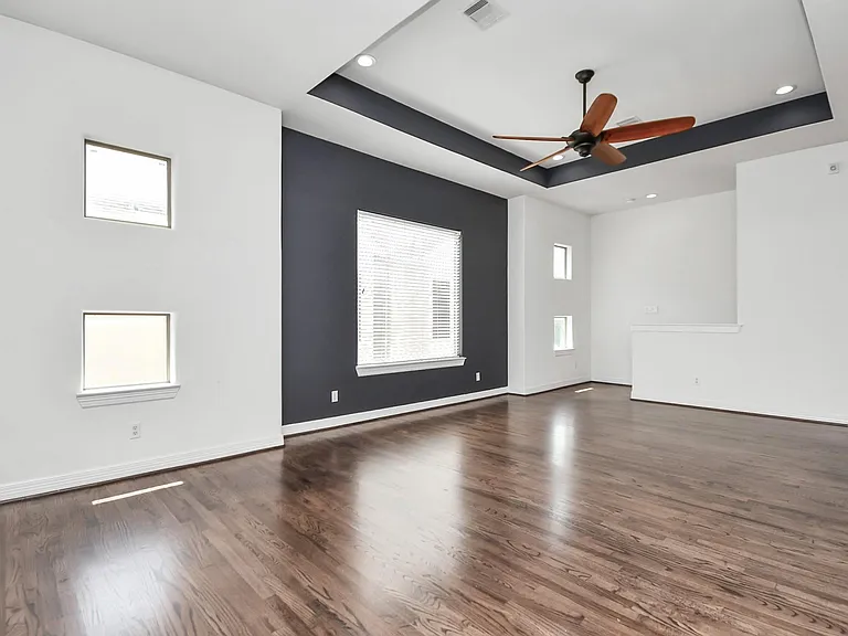 3900 Center St — Photo 8