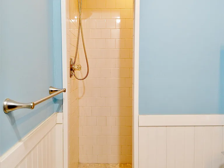 513 Avenue A #1 — Photo 24