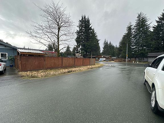 5th image of 8620 Marilyn Ave