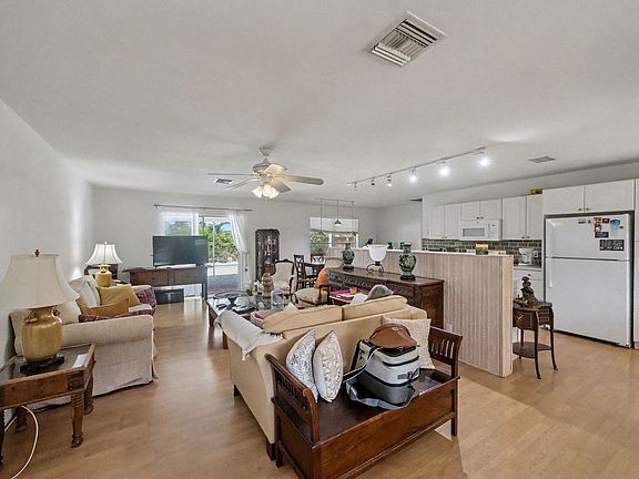 3rd image of 394 Evergreen Avenue