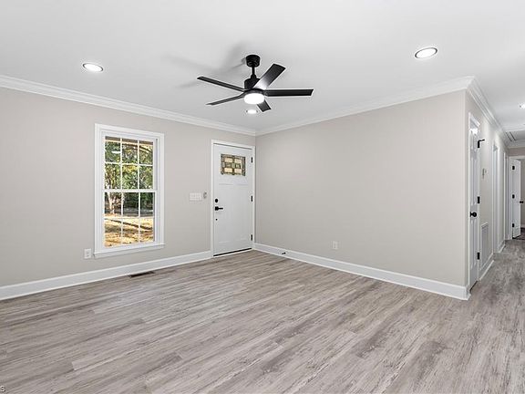 5th image of 612 Scott Dr