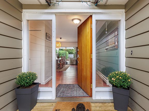 2nd image of 4641 Gerrans Bay Rd