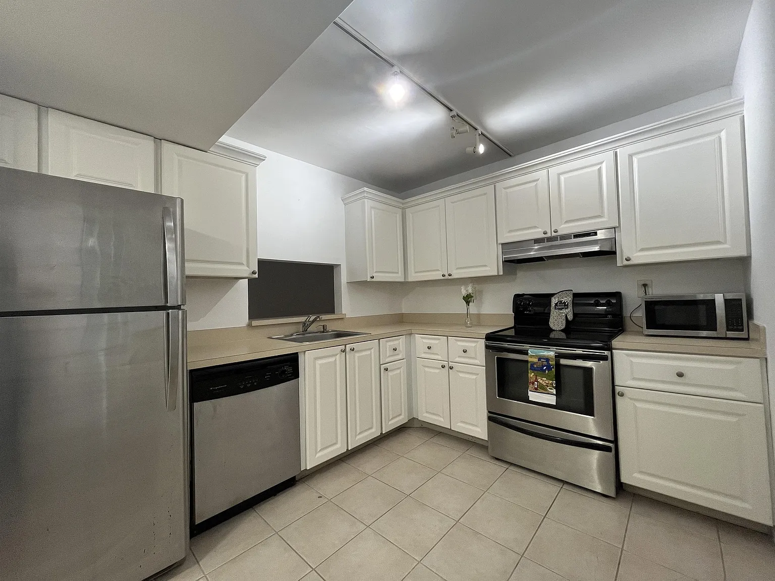 Belasera At Pine Island 701 #202 (Frabenja Llc) Send Multiple Vendors - 469 — Photo 3