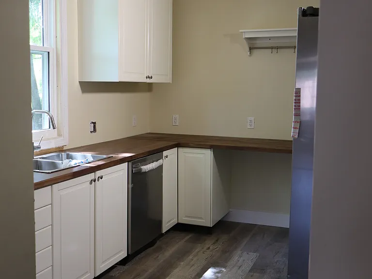 66 Lakewood Ave — Photo 1