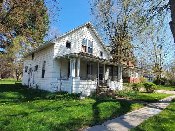 9 W Bernard St, Hartford, MI 49057