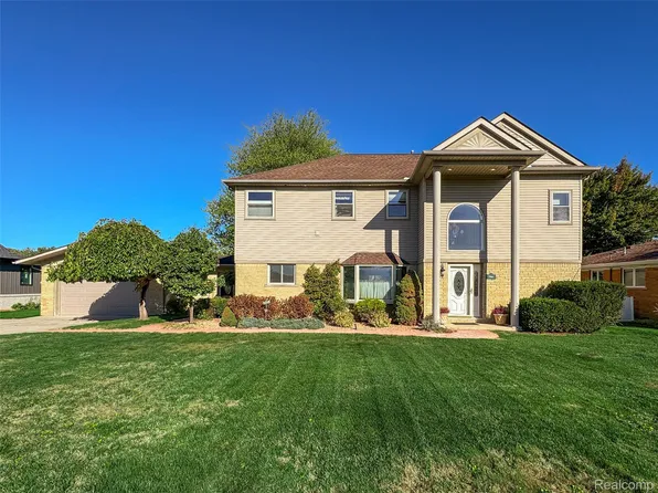 7214 Cardinal Rd, Algonac, MI 48001