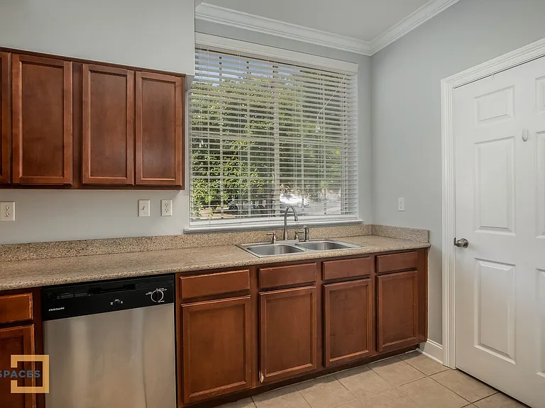 3218 Veterans Memorial Pkwy — Photo 16