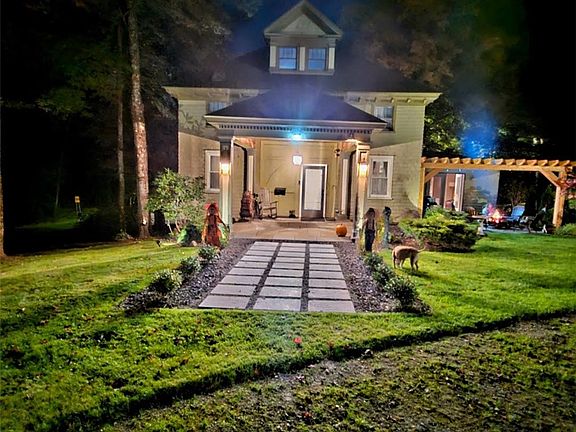 3rd image of 8 Van Dyke Ave