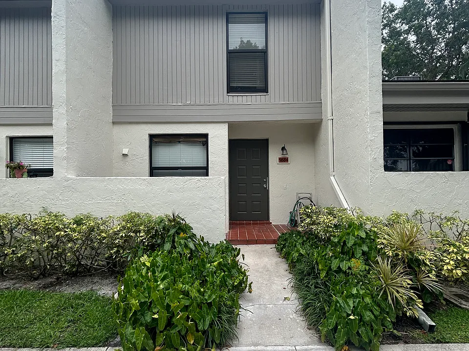 9884 NW 15th St