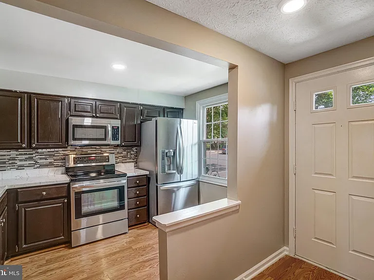 8525 Koluder Ct — Photo 5