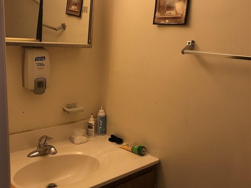2nd image of 1000 Fargo St