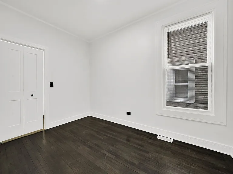 6607 S Oakley Ave #1 — Photo 4