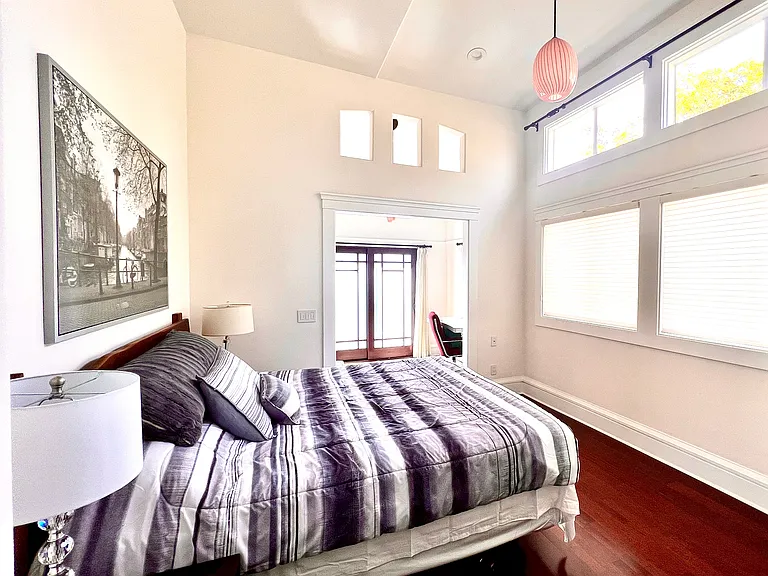 2844 Derby St — Photo 9