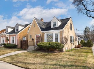 7135 N Mankato Ave, Chicago, IL