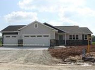 N9022 Lilac Rd, Menasha, WI 54952