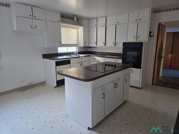 4th image of 1522 Hogan St