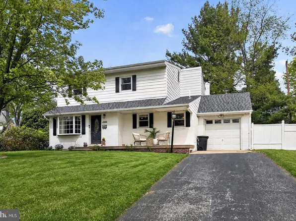 7501 Newland St, Philadelphia, PA 19128