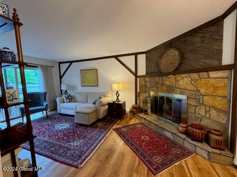 5th image of 112 Green Mansion Road #11-L