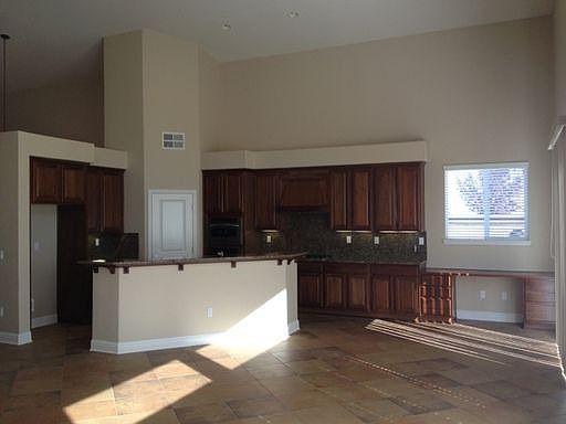 4th image of 2201 Hartland Cir