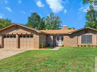 204 Quail Ln, Wake Village, TX 75501