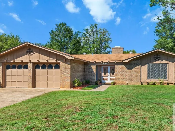 204 Quail Ln, Wake Village, TX 75501